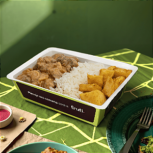 Estrogonofe de Filé Mignon Bovino, Batatas Rústicas e Arroz Branco - 320g