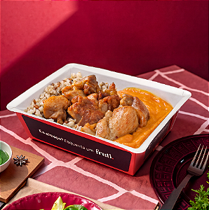 Sobrecoxa de Frango em Cubos com Arroz 7 grãos e Purê de Abóbora - 350g