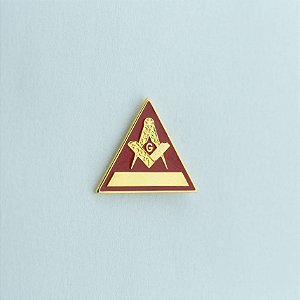 BT-006-V - Pin Esquadro e Compasso Triangular Vermelho - Com Filete