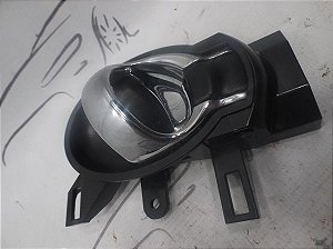 Maçaneta Interna Cromada Dianteira Direita Versa 19/20