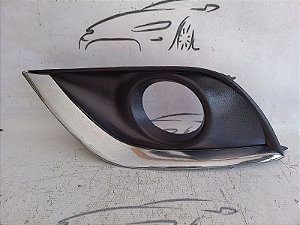 MOLDURA CROMADA FAROL MILHA ESQUERDA NISSAN VERSA 17 18 19
