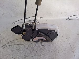 FECHADURA PORTA TRASEIRA DIREITA NISSAN VERSA 17 18 19 20