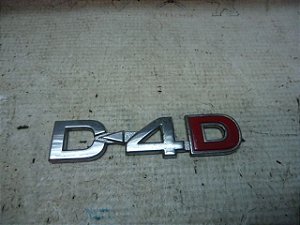 Emblema D-4d Da Porta Dianteira Esquerda Toyota Hilux 12/13