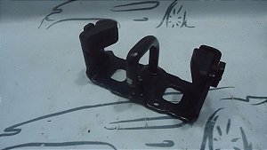 Trinco Tranca Batente Porta Malas Duster  18/19 Original