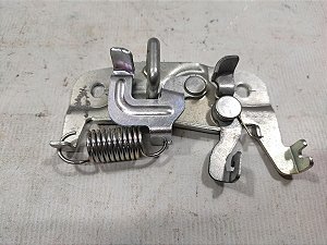 Fechadura Batente Tranca Trava Porta Malas  Lancer 2016