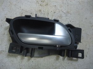 Maçaneta Int Porta Traseira Dir  Peugeot 2008 15/16