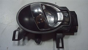 Maçaneta Interna Dianteira Direita Nissan Versa 15/16