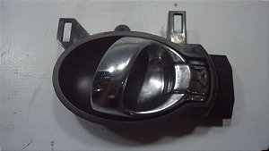 Maçaneta Interna Dianteira Esquerda Nissan Versa 15/16