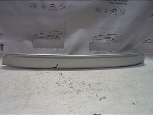 Aplique Tampa Traseira/ Luz De Placa Nissan Kicks 2018
