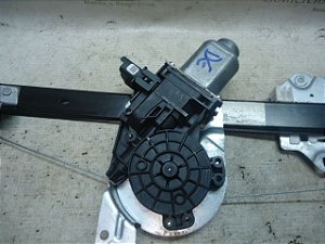 Maquina E Motor Do Vidro Dianteiro Esquerdo Duster 17/18