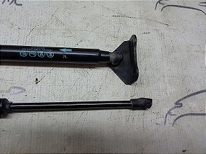 Par Amortecedor Tampa Traseira Porta Mala Toyota Yaris 19/20