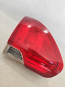 LANTERNA TAMPA TRASEIRA LADO ESQUERDO PEUGEOT 2008 18/19 1.6