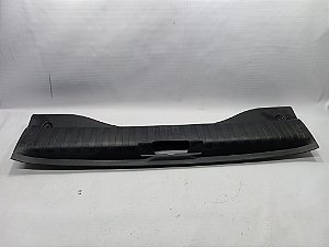ACABAMENTO TRINCO TRANCA BATENTE PORTA MALAS PEUGEOT 2008