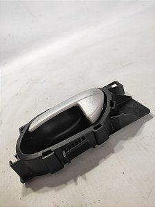 MAÇANETA INTERNA DIANTEIRA ESQUERDA PEUGEOT 2008 18/19