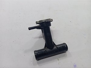 FLANGE TAMPA RADIADOR NISSAN VERSA 1.6 2018 ORIGINAL