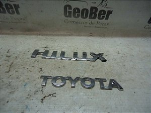 Emblema Tampa Traseira Toyota Hilux 12/13
