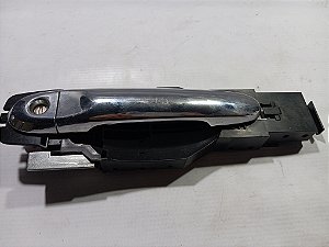 MAÇANETA EXTERNA PORTA DIANTEIRA ESQUERDA NISSAN VERSA 18/19