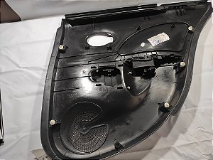 LATERAL FORRO PORTA TRASEIRO ESQUERDO NISSAN MARCH 2019