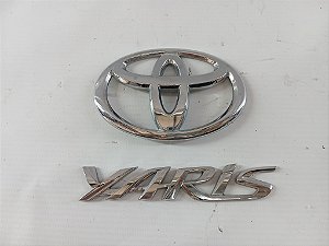 EMBLEMA TOYOTA TAMPA TRASEIRA YARIS SEDAN 1.5 2023 ORIGINAL
