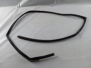 BORRACHA CONTORNO VIDRO DIANTEIRO ESQUERDO TOYOTA YARIS 2023
