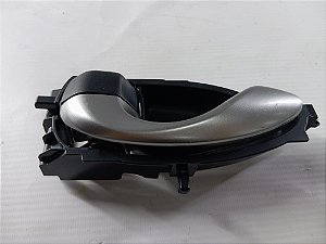 MAÇANETA INTERNA DIANTEIRA ESQUERDA TOYOTA YARIS 21/22