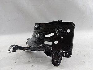 SUPORTE FERRO BASE BATERIA ORIGINAL TOYOTA YARIS 21/22