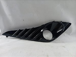 MOLDURA FAROL MILHA LADO DIREITO TOYOTA YARIS 21/22 ORIGINAL