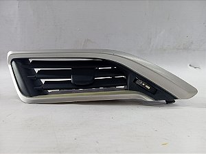 DIFUSOR AR LADO ESQUERDO PAINEL ORIGINA PEUGEOT 2008 2019/20