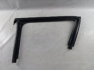 BORRACHA CONTORNO VIDRO TRASEIRA ESQUERDA PEUGEOT 2008 19/20