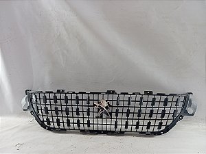 GRADE FRONTAL CENTRAL PARACHOQUE EMBLEMA PEUGEOT 2008 19/20