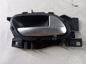 MAÇANETA INTERNA TRASEIRA DIREITA PEUGEOT 208 2013 2014