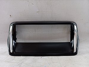 MOLDURA ACABAMENTO RADIO SOM PEUGEOT 208 2013 2014 ORIGINAL