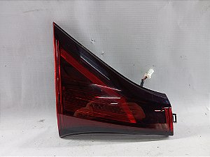 LANTERNA TAMPA TRASEIRA PORTA MALAS ESQUER NISSAN KICKS 2025