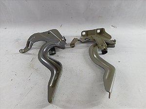 PAR DOBRADIÇAS BRAÇO SUPORTE CAPO ORIGINAL NISSAN KICKS 2025