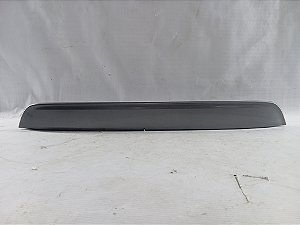APLIQUE TAMPA TRASEIRA LUZ PLACA NISSAN KICKS 2025