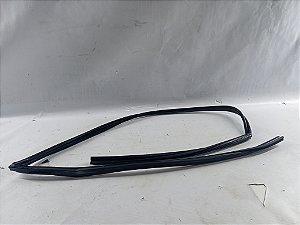 BORRACHA CONTORNO VIDRO DIANTEIRO DIREITO TOYOTA YARIS 2023