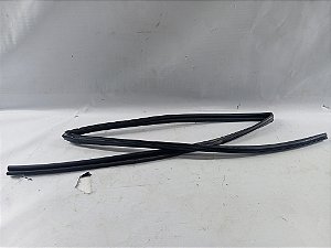 BORRACHA CONTORNO VIDRO TRASEIRO ESQUERDO TOYOTA YARIS 2023