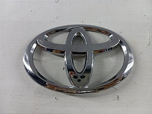 EMBLEMA TAMPA TRASEIRA TOYOTA YARIS HATCH 2023