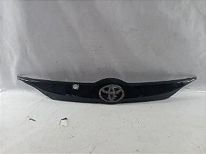 MOLDURA TAMPA TRASEIRA PORTA MALAS TOYOTA YARIS HATCH 2023