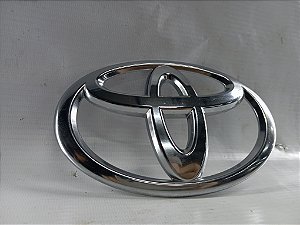 EMBLEMA TOYOTA GRADE DIANTEIRA TOYOTA YARIS 2023 ORIGINAL