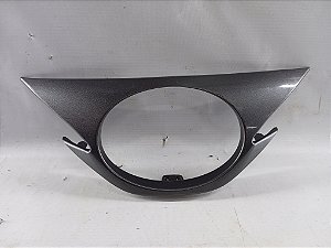 MOLDURA BASE EMBLEMA PARACHOQUE DIANTEIRO TOYOTA YARIS 2023