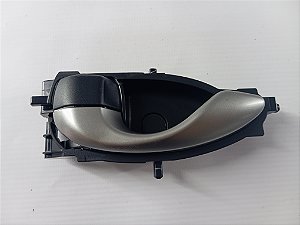 MAÇANETA INTERNA TRASEIRA ESQUERDA TOYOTA YARIS 2019 ORIGINA