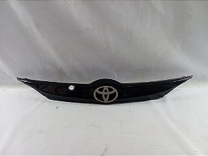 APLIQUE TAMPA TRASEIRA PORTA MALAS TOYOTA YARIS HATCH 2019