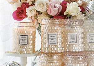 Vela Aromatizada, Pote de Vidro com tampa Rose Colored Glasses- Voluspa Rose Colored Glasses Handpolured Coco Wax Candle