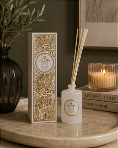 Difusor de Ambiente Suede Blanc 177 ml Voluspa – Sofisticação e Perfume Marcante para seus Ambientes | Casa de Lila