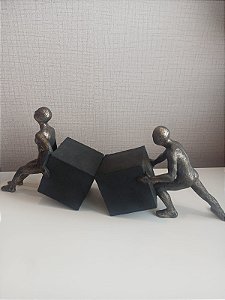 Conjunto Porta Livro Homens Empurrando 18cm- Preto