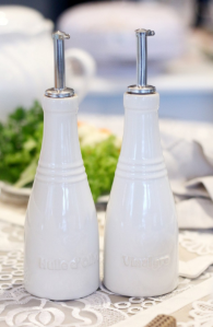 Conjunto Galheteiro Óleo e Vinagre de Cerâmica Branco - Le Creuset