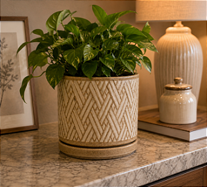 Cachepô Decorativo em Cerâmica Marrom 12cm – Elegância e Versatilidade | Casa de Lila