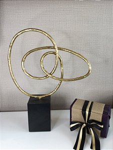 Escultura em metal - Dourado 47 X 36 X 17cm