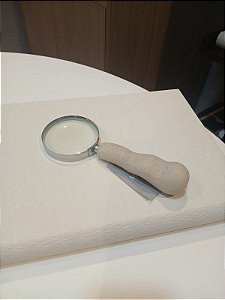 Lupa em Polirresina